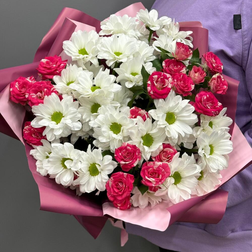 https://content3.flowwow-images.com/data/flowers/1000x1000/22/1718901850_7672222.jpg